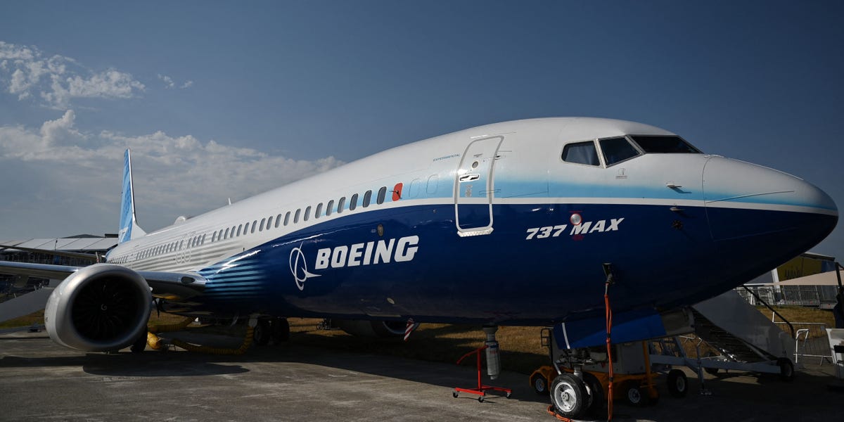 Les actions de Boeing grimpent alors que le PDG démissionne en raison de la crise de sécurité du 737