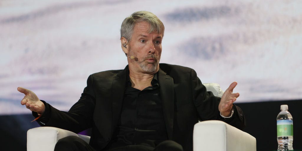 Les vendeurs à découvert ont perdu 3,3 milliards de dollars en pariant contre MicroStrategy cette année, la séquence record de Bitcoin ayant fait grimper les actions de 180 %.