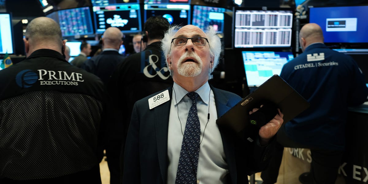 Marché boursier aujourd'hui : les indices chutent après la meilleure semaine de l'année alors que les traders attendent le discours du Fed et les nouvelles données sur l'inflation