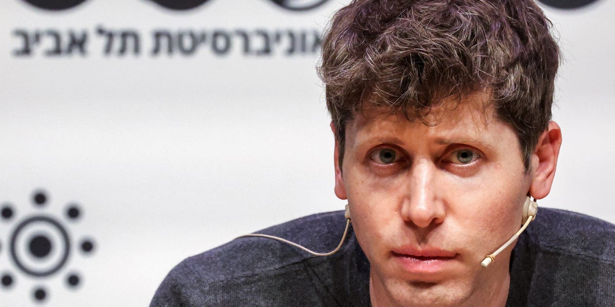 Sam Altman pourrait avoir Siri et Alexa dans sa ligne de mire après qu'OpenAI ait déposé une demande de marque « assistant vocal numérique »
