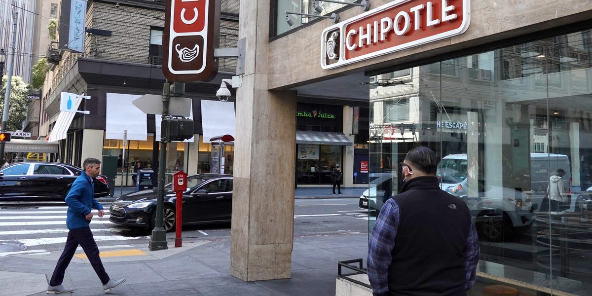 Chipotle affirme que le salaire minimum en Californie a fait grimper les prix des menus de près de 7 %