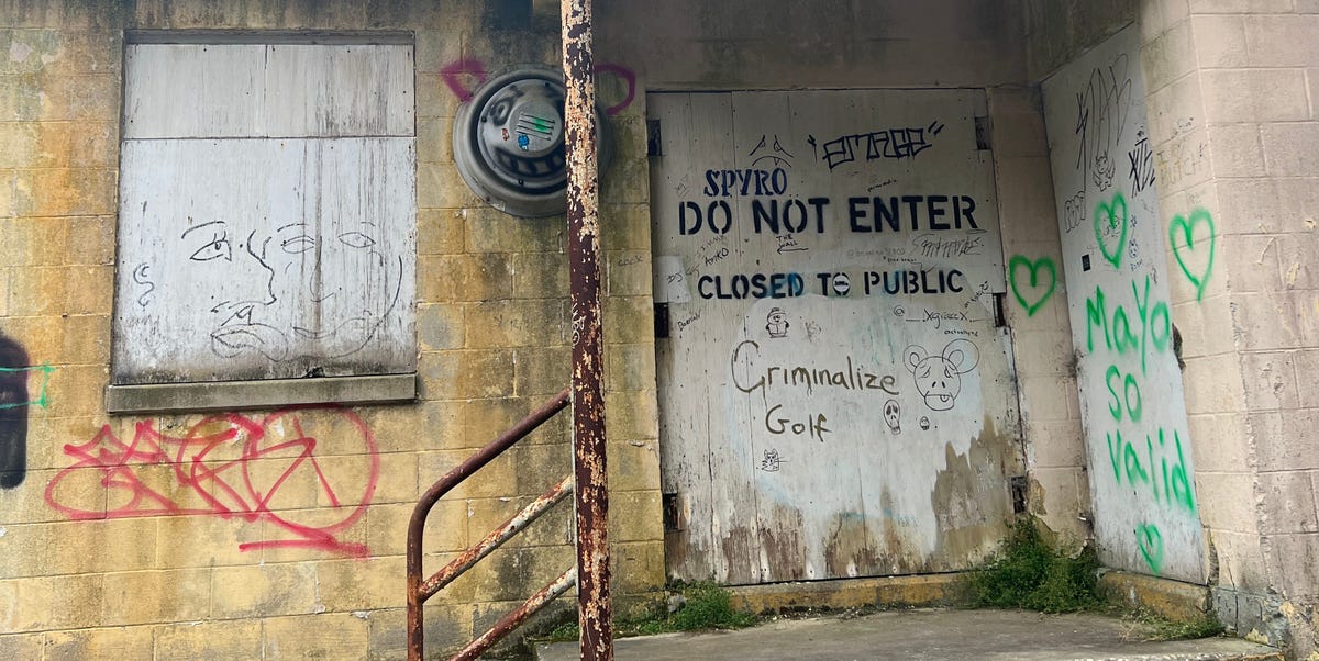 Découvrez l'intérieur de l'étrange base abandonnée de l'Air Force qui a donné naissance à des théories du complot et inspiré "Stranger Things"