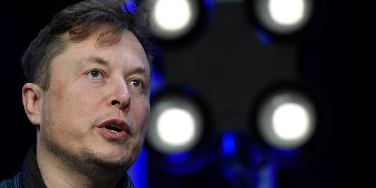 Elon Musk doit expliquer les derniers licenciements lors des résultats de la semaine prochaine pour apaiser les investisseurs au milieu d'un « spectacle d'horreur » pour Tesla, selon Dan Ives de Wedbush.