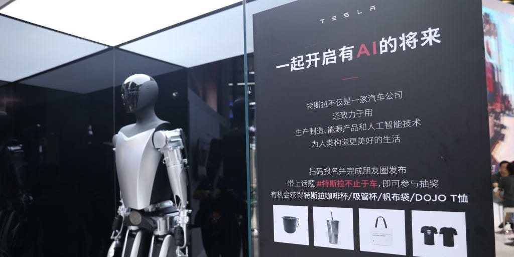 Elon Musk lance le rêve lointain d'un robot Optimus « sensible » aux actionnaires de Tesla