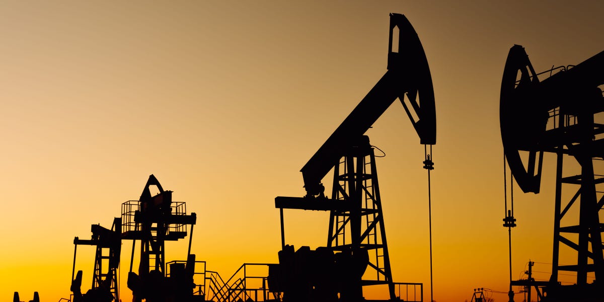 L'AIE réduit ses perspectives de demande de pétrole au milieu de la fin du rebond post-pandémique et de l'adoption croissante des véhicules électriques