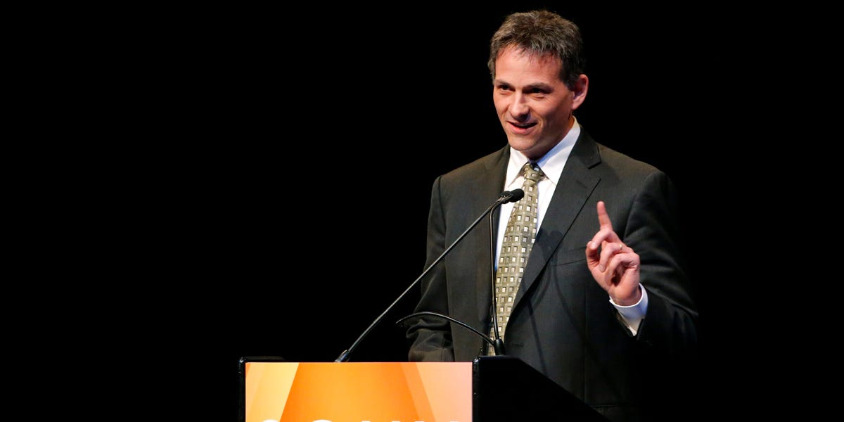 Le hedge fund d'élite David Einhorn a vanté son investissement dans une entreprise chimique belge, faisant grimper le titre de 18%
