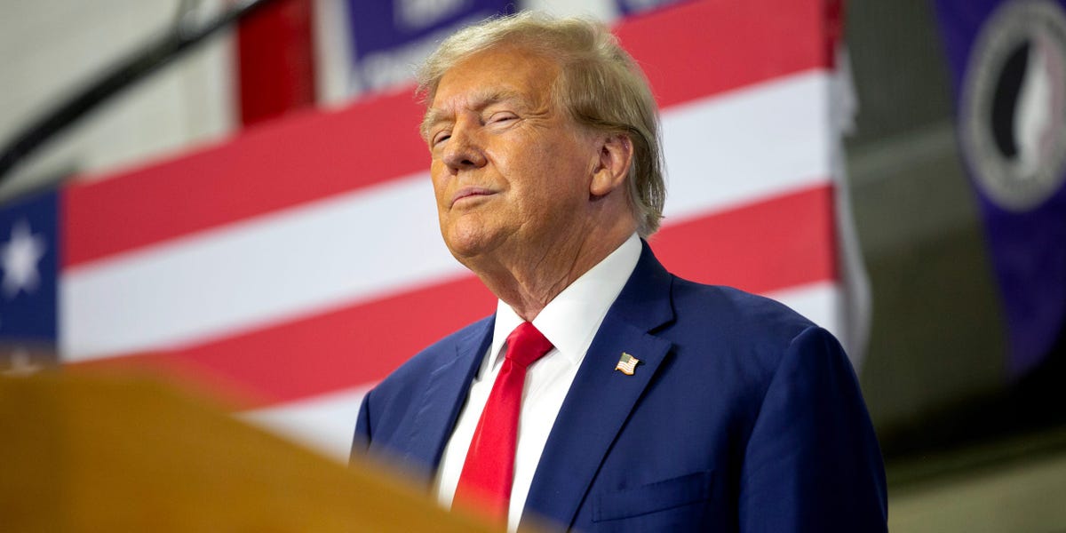 Les conseillers de Trump réfléchissent à des sanctions pour tout pays qui cesserait d'utiliser le dollar, selon un rapport