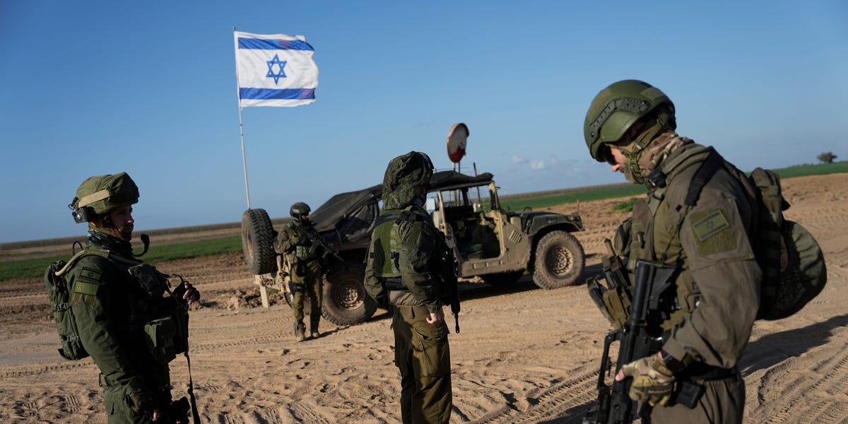 Les prix du pétrole pourraient grimper de 11 % alors que les troubles au Moyen-Orient déclenchent une spirale inflationniste qui durera des décennies, selon un vétéran du marché.