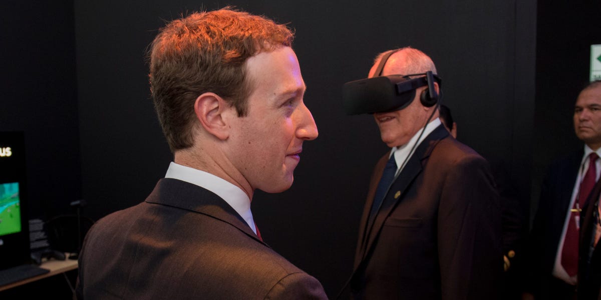 Mark Zuckerberg semble s'essayer au Vision Pro d'Apple