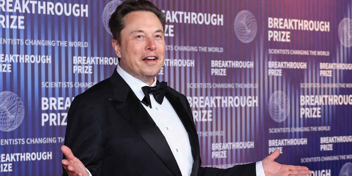 Tesla attribue les difficultés des ventes de véhicules électriques à l'engouement pour l'hybride