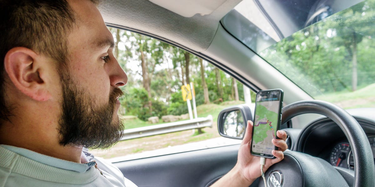 Alors que les emplois bien rémunérés deviennent plus difficiles à obtenir, de plus en plus d'Américains se tournent vers Uber et Lyft pour obtenir un revenu supplémentaire.