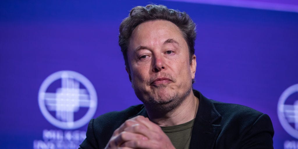 Elon Musk dit que le match qu'il a eu avec un lutteur de sumo était « quelques minutes de gloire » qui sont devenues « 8 ans de douleurs au cou »