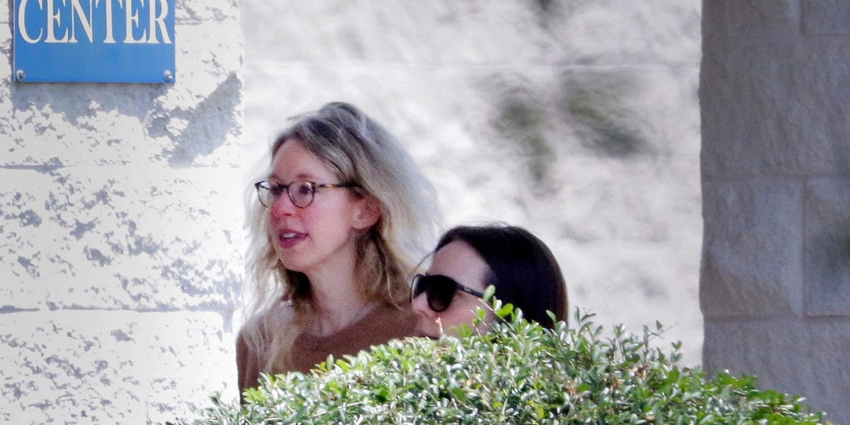 La peine de prison de la fondatrice de Theranos, Elizabeth Holmes, est encore une fois raccourcie