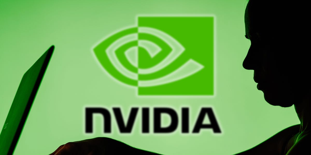 Nvidia va encore augmenter de 22 % et reste bon marché par rapport à ses pairs, même s'il a presque doublé cette année, selon Goldman Sachs.