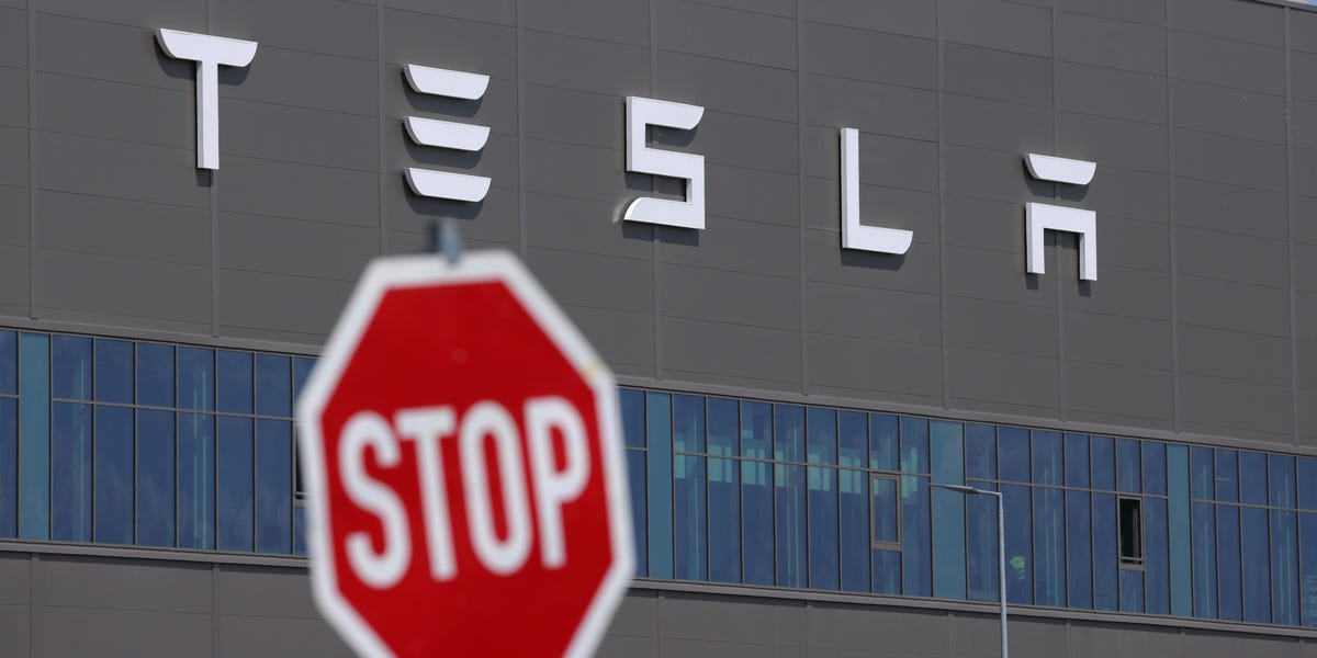Tesla a révoqué les stages des semaines avant la date de début, disent les étudiants