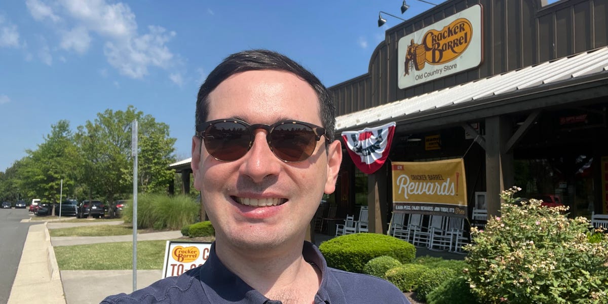 Je suis allé à Cracker Barrel et j'ai compris pourquoi la chaîne de restaurants n'est « plus aussi pertinente » qu'elle l'était autrefois.