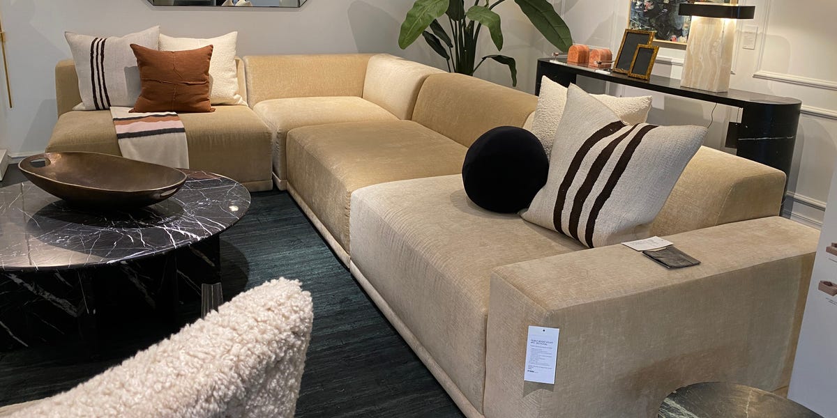 Je suis architecte d'intérieur — voici 9 choses que j'achèterais absolument chez CB2 en ce moment