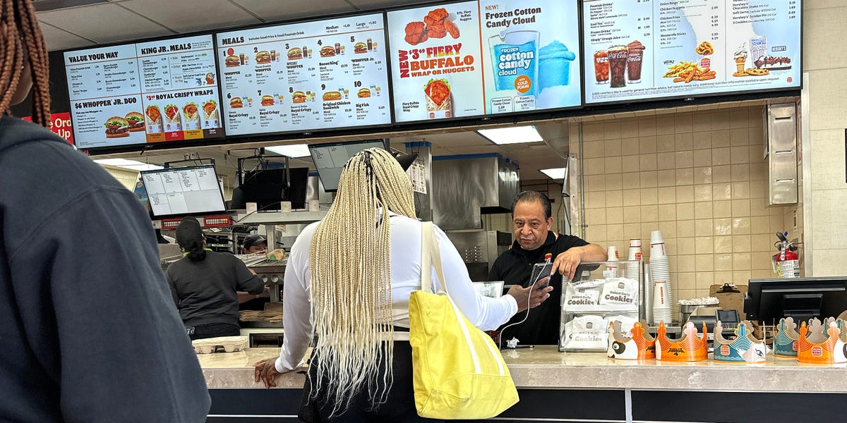 Nous avons enfin des preuves que le nouveau salaire de 20 dollars dans la restauration rapide en Californie nuit aux affaires.