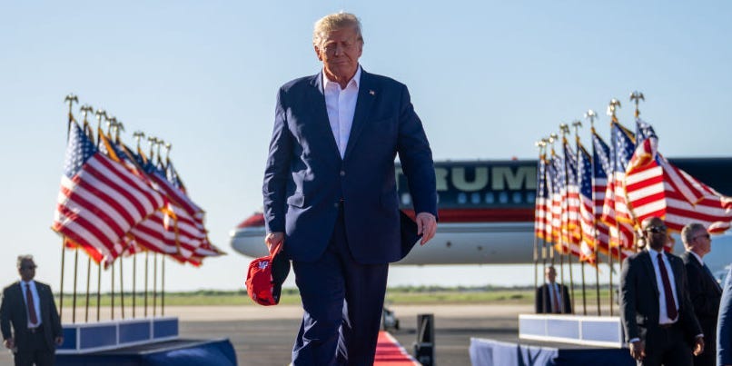 La campagne de Biden qualifie la réactivation des comptes Trump par Meta d'« attaque directe contre notre sécurité et notre démocratie »