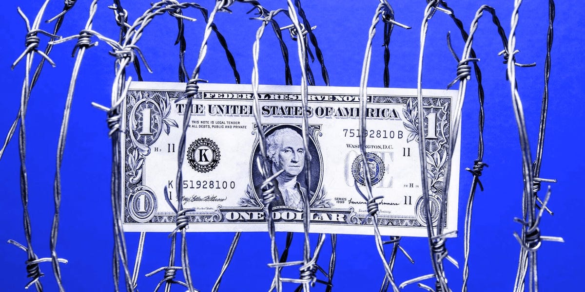 La dédollarisation est une mode qui se retournera contre les pays qui tentent de s'éloigner du billet vert, selon un expert en devises