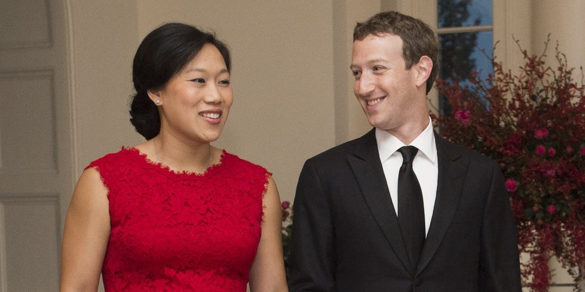 Mark Zuckerberg a offert à sa femme une statue de 2 mètres de haut à son effigie. Un thérapeute de couple a déclaré qu'un cadeau aussi somptueux pourrait être un signal d'alarme.