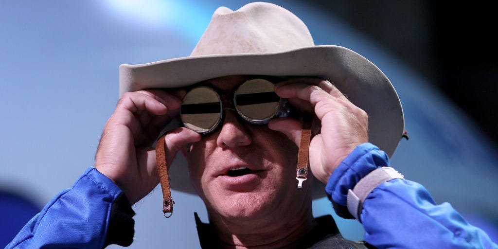 Regardez Jeff Bezos présenter la nouvelle fusée de Blue Origin, l'une des plus grandes jamais fabriquées, et son immense usine