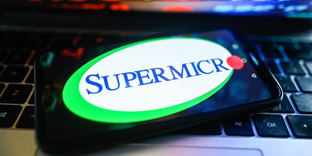 Super Micro Computer chute de 27% après avoir retardé le dépôt d'un dossier clé un jour après un rapport cinglant sur les vendeurs à découvert