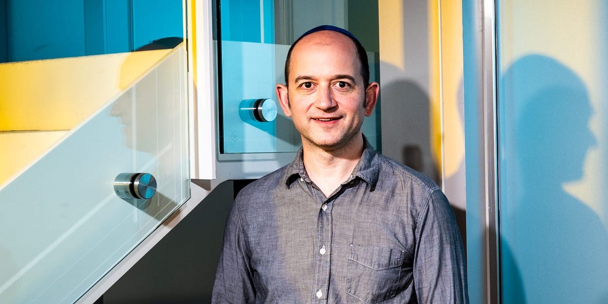 L'accord de 2,7 milliards de dollars annoncé par Google pour ramener un ancien employé est la preuve que les génies de l'IA sont les nouveaux « quarterbacks vedettes »