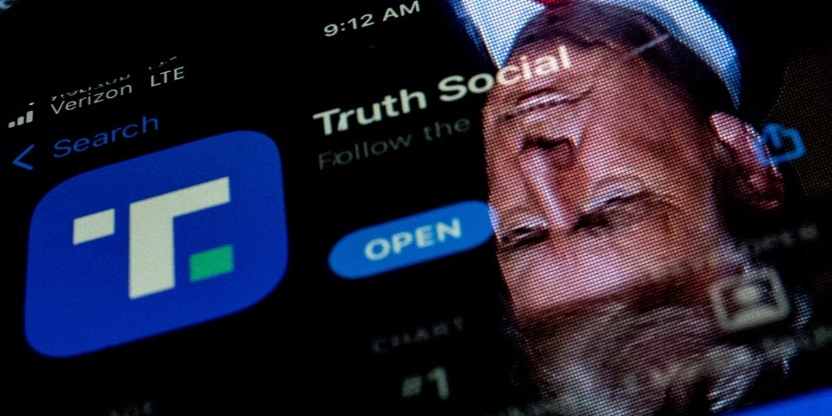 L’action de Trump Media est en baisse de 70 % depuis son introduction en bourse. Un expert estime que sa valorisation à 3 milliards de dollars reste « injustifiable ».