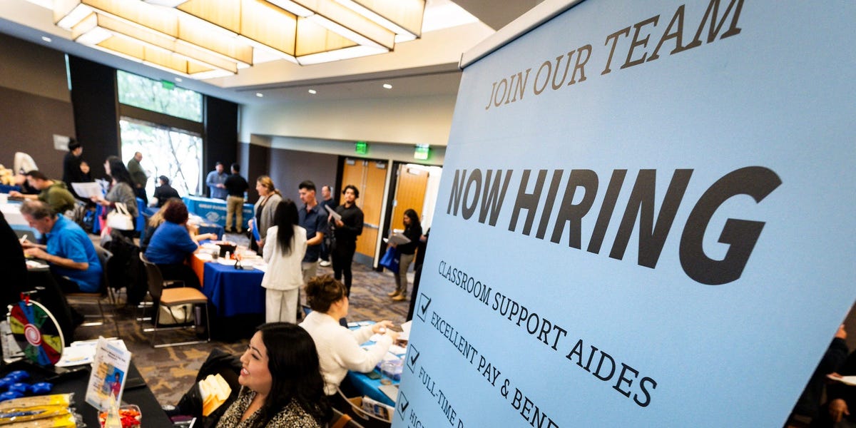 Bourse aujourd'hui : les indices reculent alors que les inscriptions au chômage augmentent avant le rapport très attendu sur l'emploi