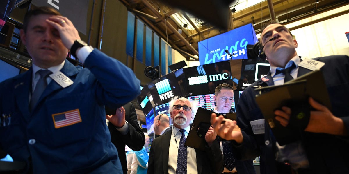 Un gestionnaire de portefeuille d'une société de 21 milliards de dollars prévient que les chances d'une récession sont passées de 20 % à 40 % à mesure que l'inflation et les préoccupations géopolitiques augmentent – ​​et les actions dans lesquelles il investit