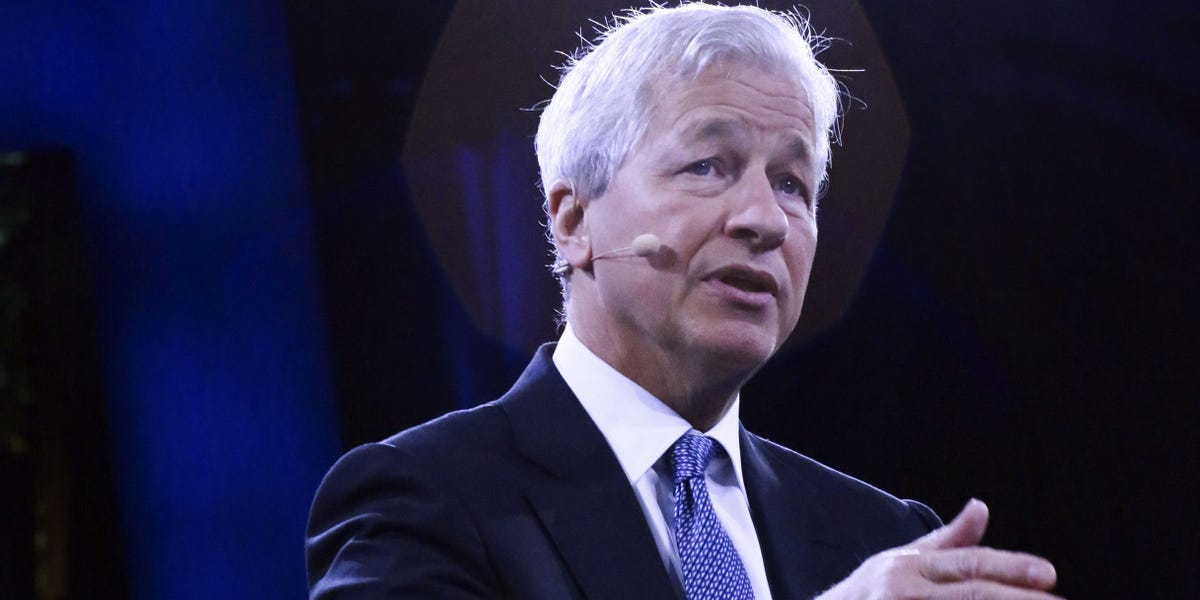 Déploiement de l'IA de JPMorgan : Jamie Dimon est un "énorme" utilisateur et cela a provoqué une "saine concurrence" entre les équipes