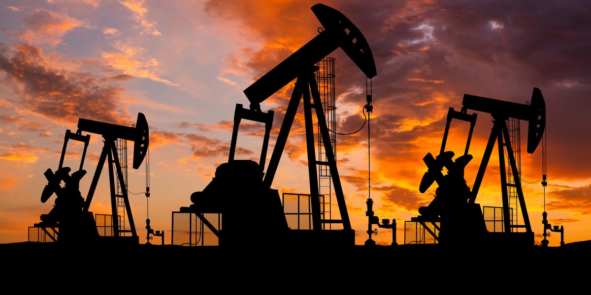 Les prix du pétrole pourraient chuter de 20 % au cours des deux prochaines années si les États-Unis appliquent des droits de douane, selon Goldman Sachs.