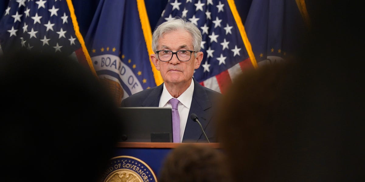 Marché boursier aujourd'hui : les indices chutent après que les commentaires de la Fed aient réduit les chances d'une baisse des taux en décembre