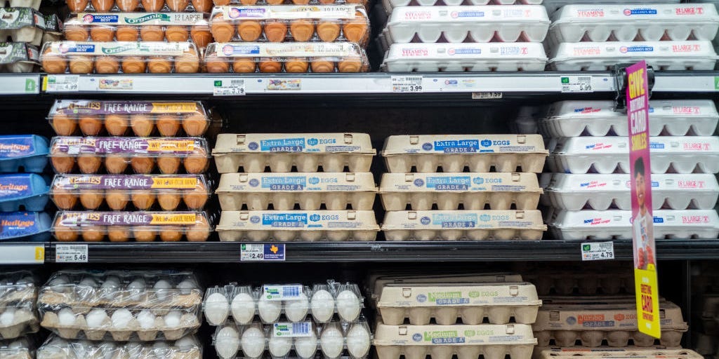 Voici comment rééquilibrer votre portefeuille alors que ces indicateurs économiques indiquent une inflation et des taux « plus élevés pendant plus longtemps »