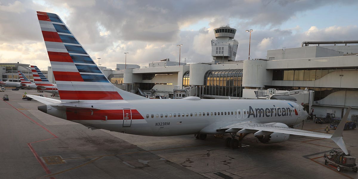 American ajoute 3 nouvelles routes à plus longue distance au départ de New York LaGuardia. Ils ne voleront qu'une fois par semaine à cause de cette règle.