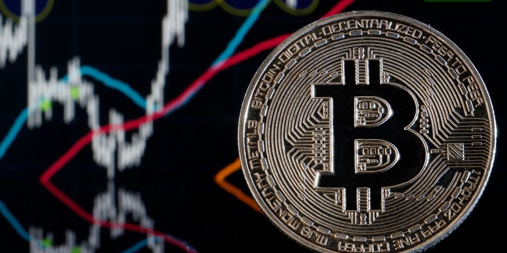 Ce sont les 10 plus grandes crypto-monnaies dont la valeur marchande totale approche les 4 000 milliards de dollars.