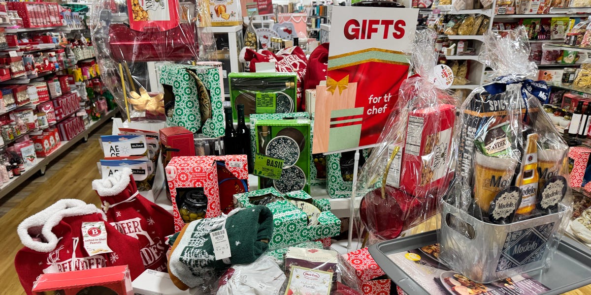Je suis allé chez HomeGoods pour des cadeaux de vacances de dernière minute et le choix était écrasant.