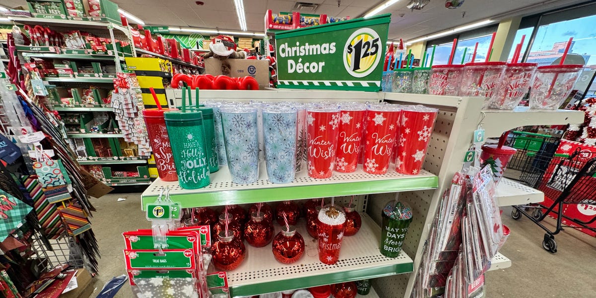 Le PDG de Dollar Tree déclare que les Américains « sous pression » organisent de petites fêtes pour économiser de l'argent