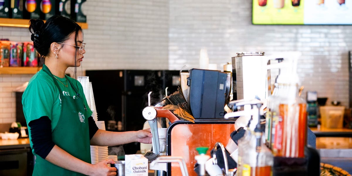 Le nouveau PDG de Starbucks a déclaré vouloir améliorer le travail de ses baristas. Ils ne sont pas encore contents.