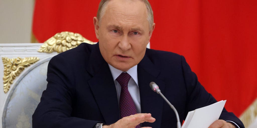 Pourquoi la monnaie russe est « vouée à s'affaiblir davantage », selon un groupe de réflexion