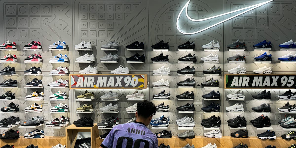 Achetez les soldes Nike tant que vous le pouvez. Le nouveau PDG dit qu'il réduit les promotions.