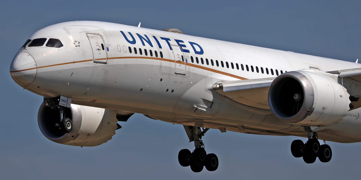 De multiples blessures alors que le vol United Airlines du Nigeria vers les États-Unis a été contraint de faire demi-tour après un « mouvement inattendu d'avion »
