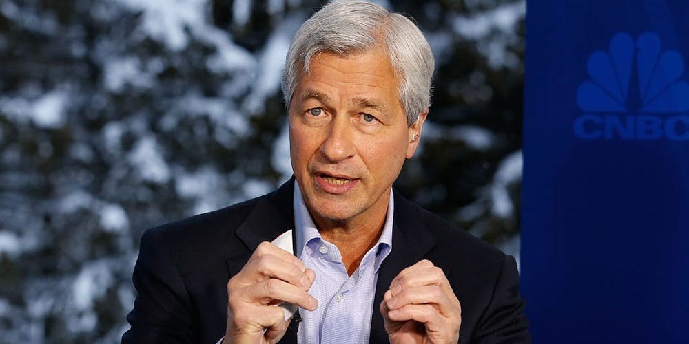 Jamie Dimon tire la sonnette d'alarme sur les actions et déclare que le marché semble "plutôt gonflé"
