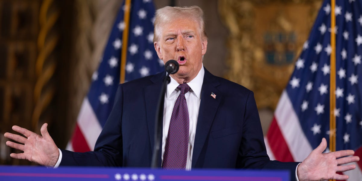 Le S&P 500 clôture à un niveau record alors que Trump fait pression pour un pétrole moins cher et des taux d'intérêt plus bas.