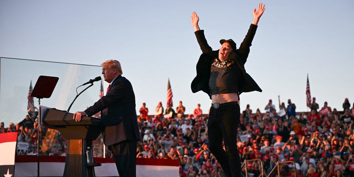 L'offre de rachat de Trump aux employés du gouvernement reflète la stratégie de mise à pied «extrêmement hardcore» d'Elon Musk sur Twitter