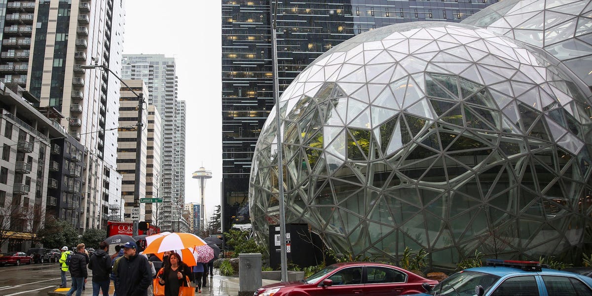 Amazon fait du zoom l'application `` standard '' pour les réunions internes et commence à utiliser les outils Microsoft 365, les émissions internes internes
