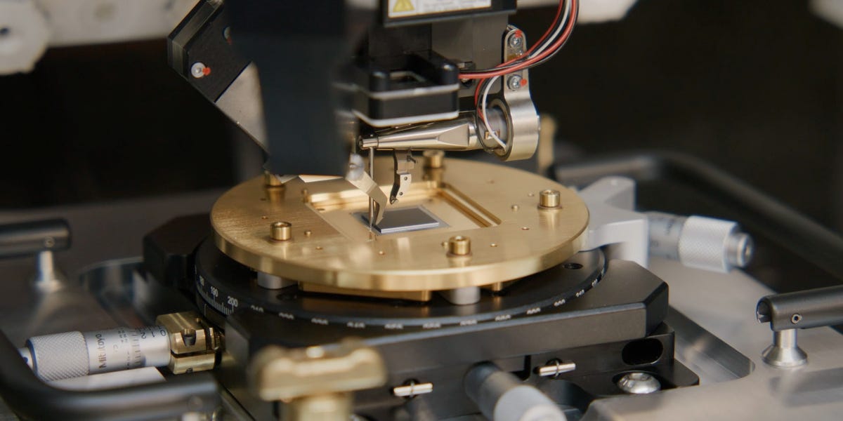 Amazon rejoint la course informatique quantum, annonçant une nouvelle puce 'Ocelot'