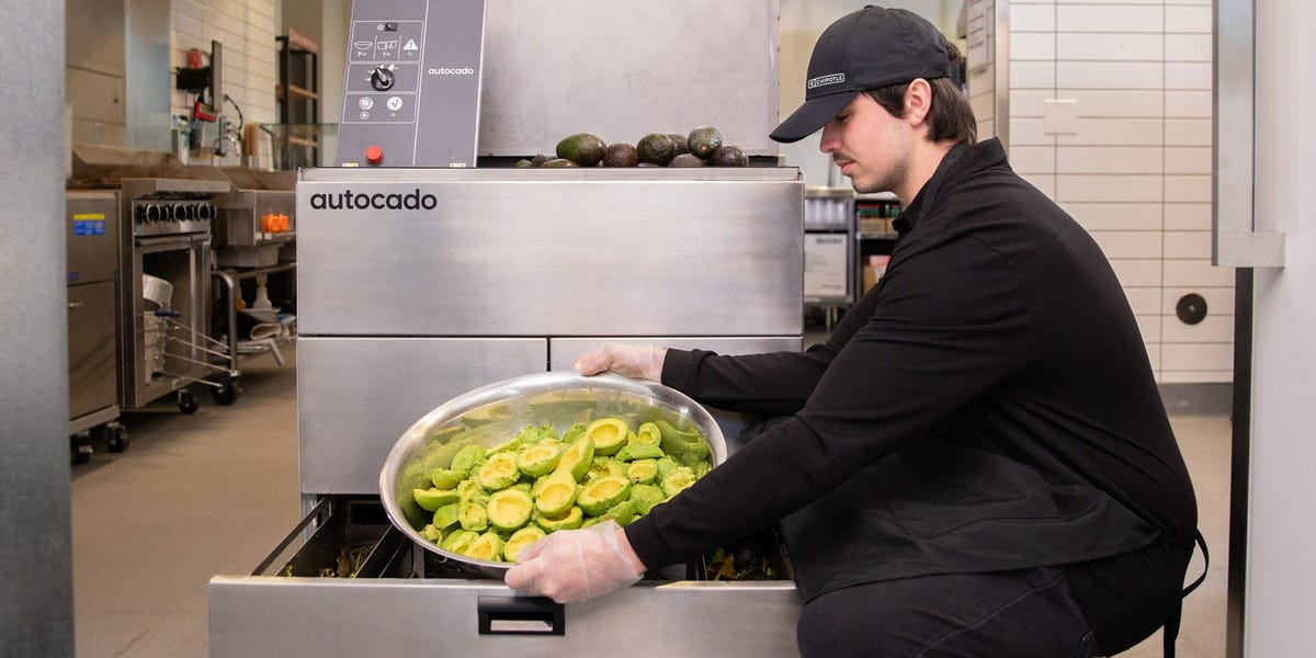 Chipotle dit qu'il obtient plus d'avocats de l'extérieur du Mexique. Il pourrait de toute façon être touché par les tarifs de Trump.