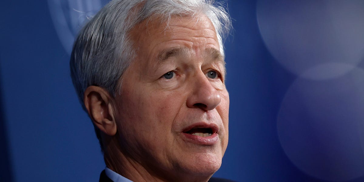 Jamie Dimon dit qu'il espère que Doge réussit parce que le gouvernement américain n'est «pas très compétent»